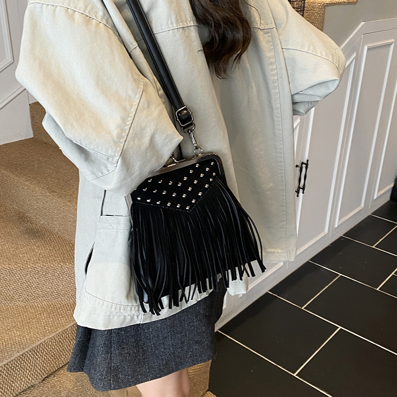Women's Fashion Rivet Handheld - Women Bags Collection ulasan dan harga